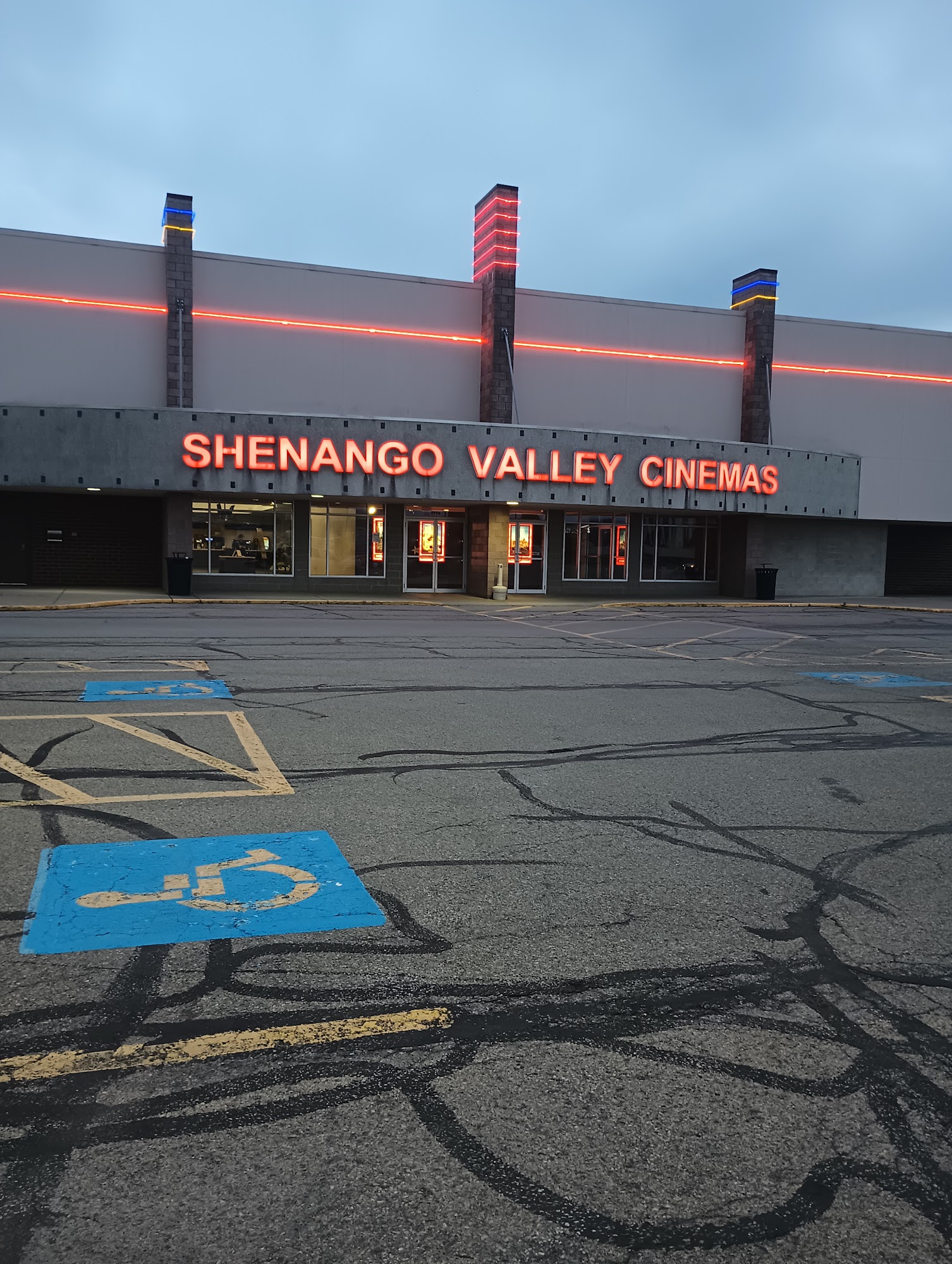 GOLDEN STAR THEATERS SHENANGO VALLEY CINEMAS Hermitage PA Hours