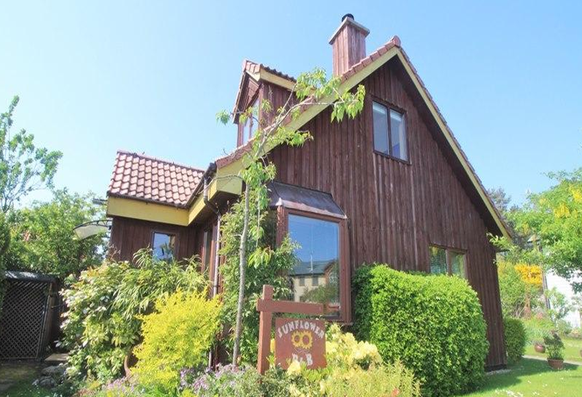 Sunflower Bed & Breakfast Field of Dreams, The Park, 404, Findhorn, Forres