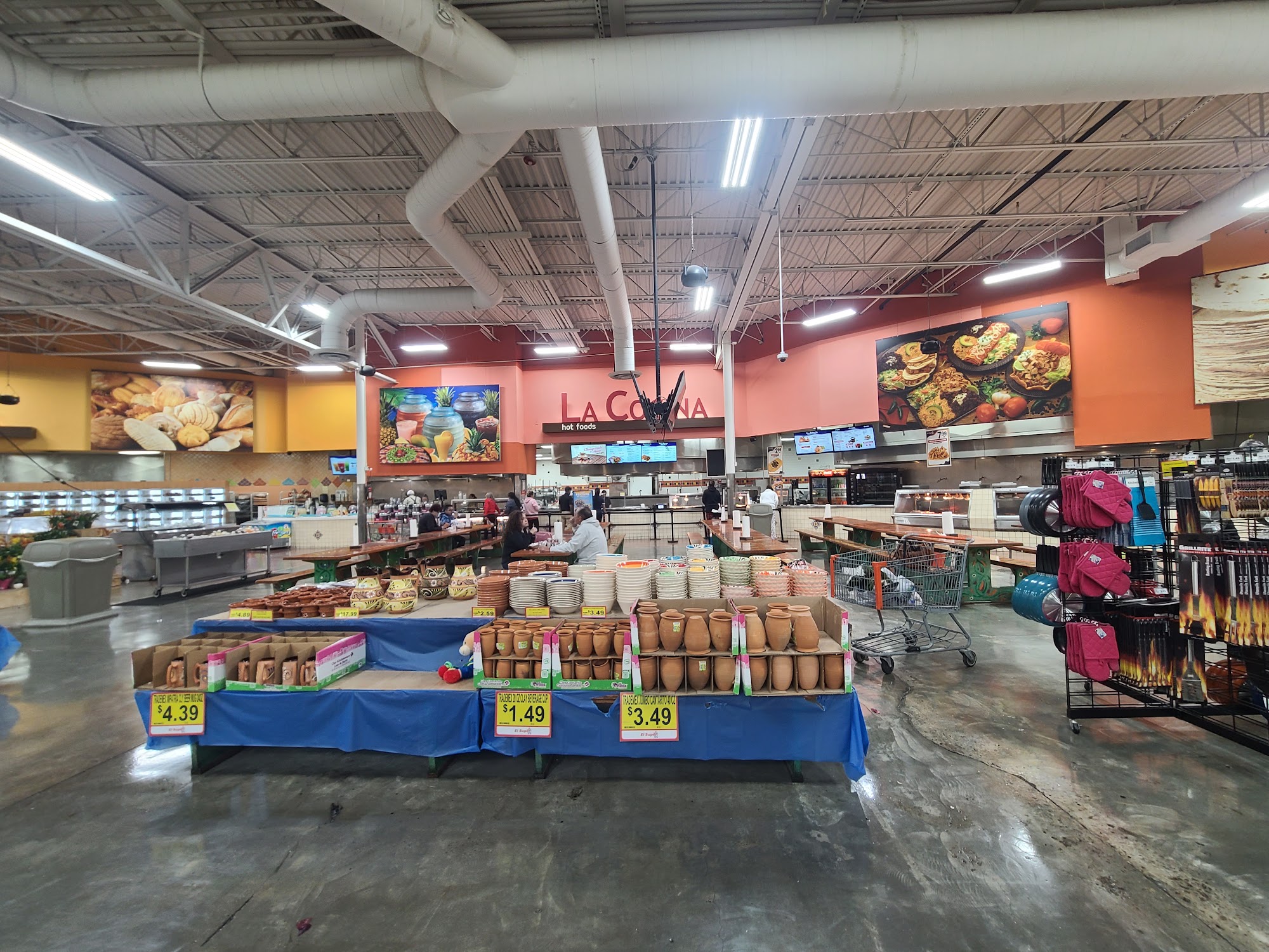La Cocina (cafeteria in El Super grocery store) El Paso