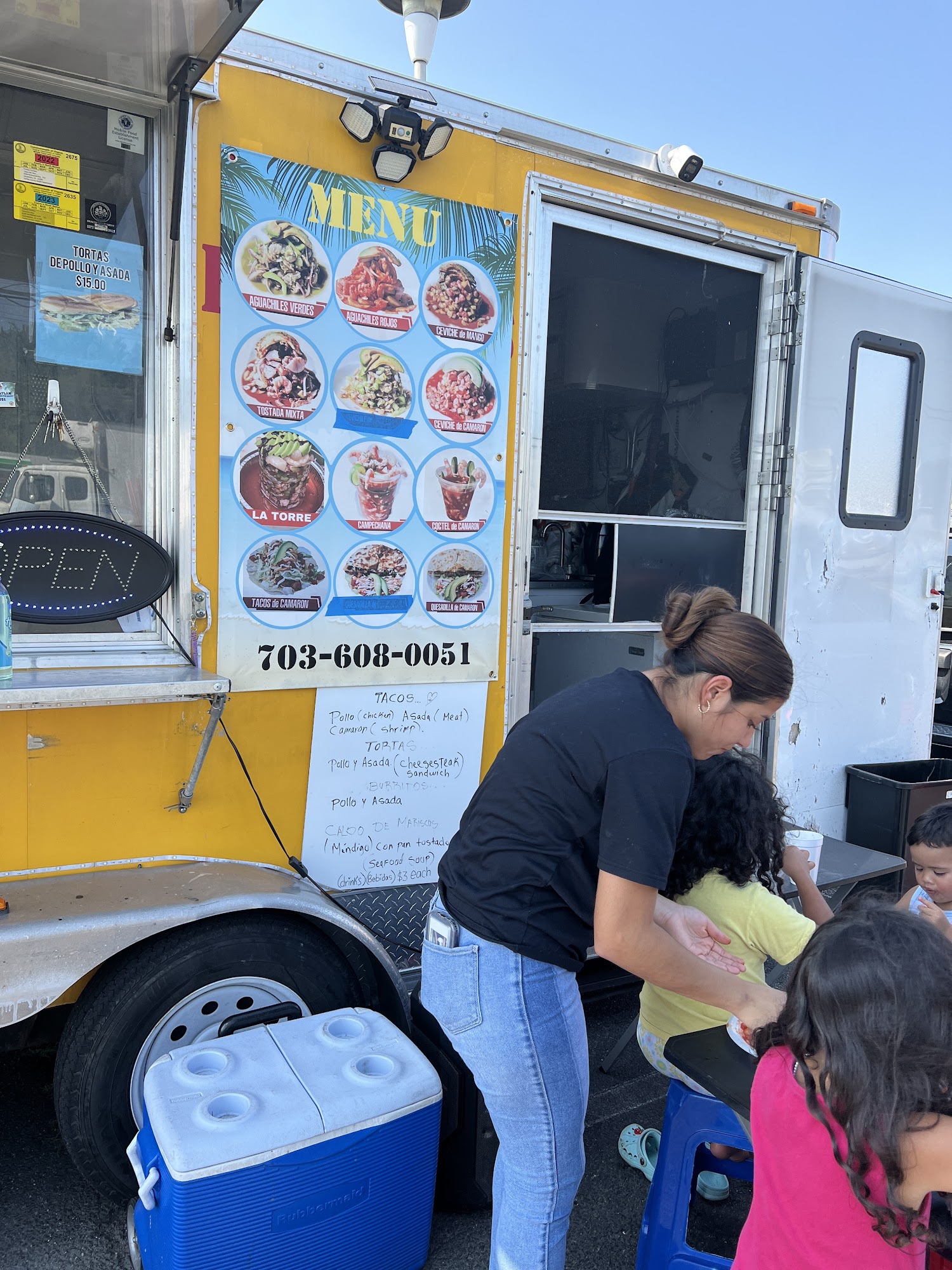 Mariscos Mazatlán Menu