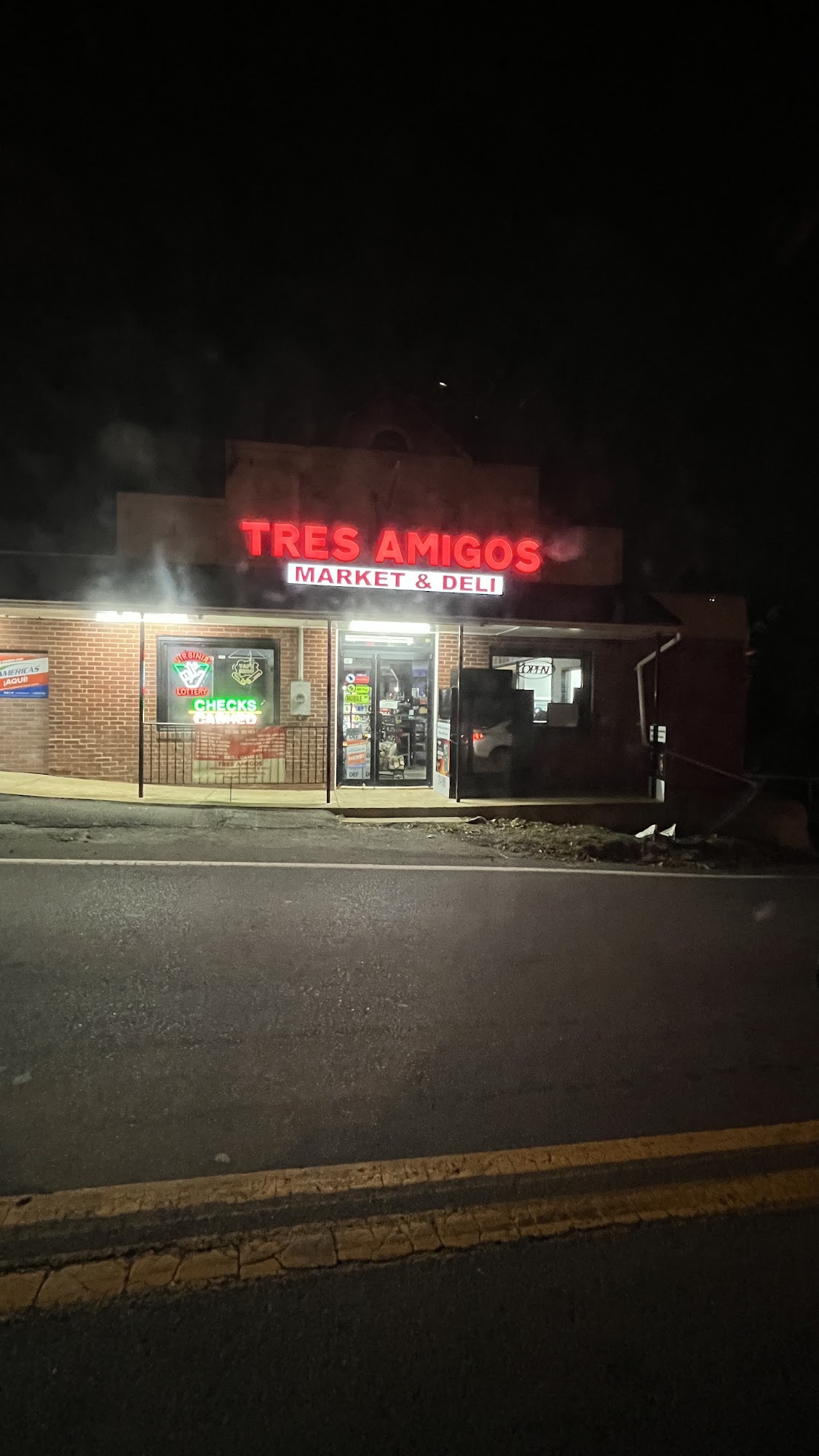 Tres Amigos Market & Deli