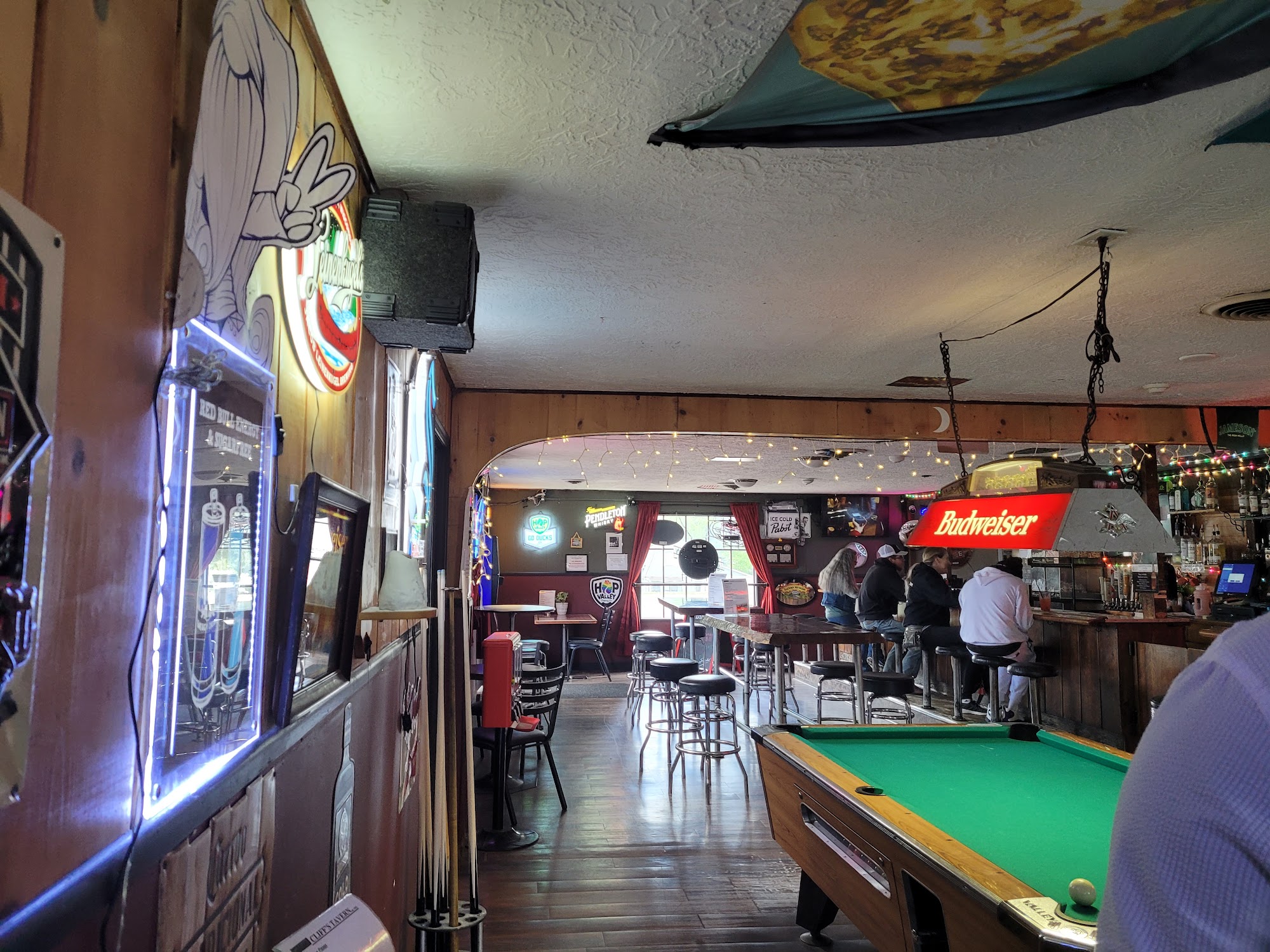 Cliff's Tavern