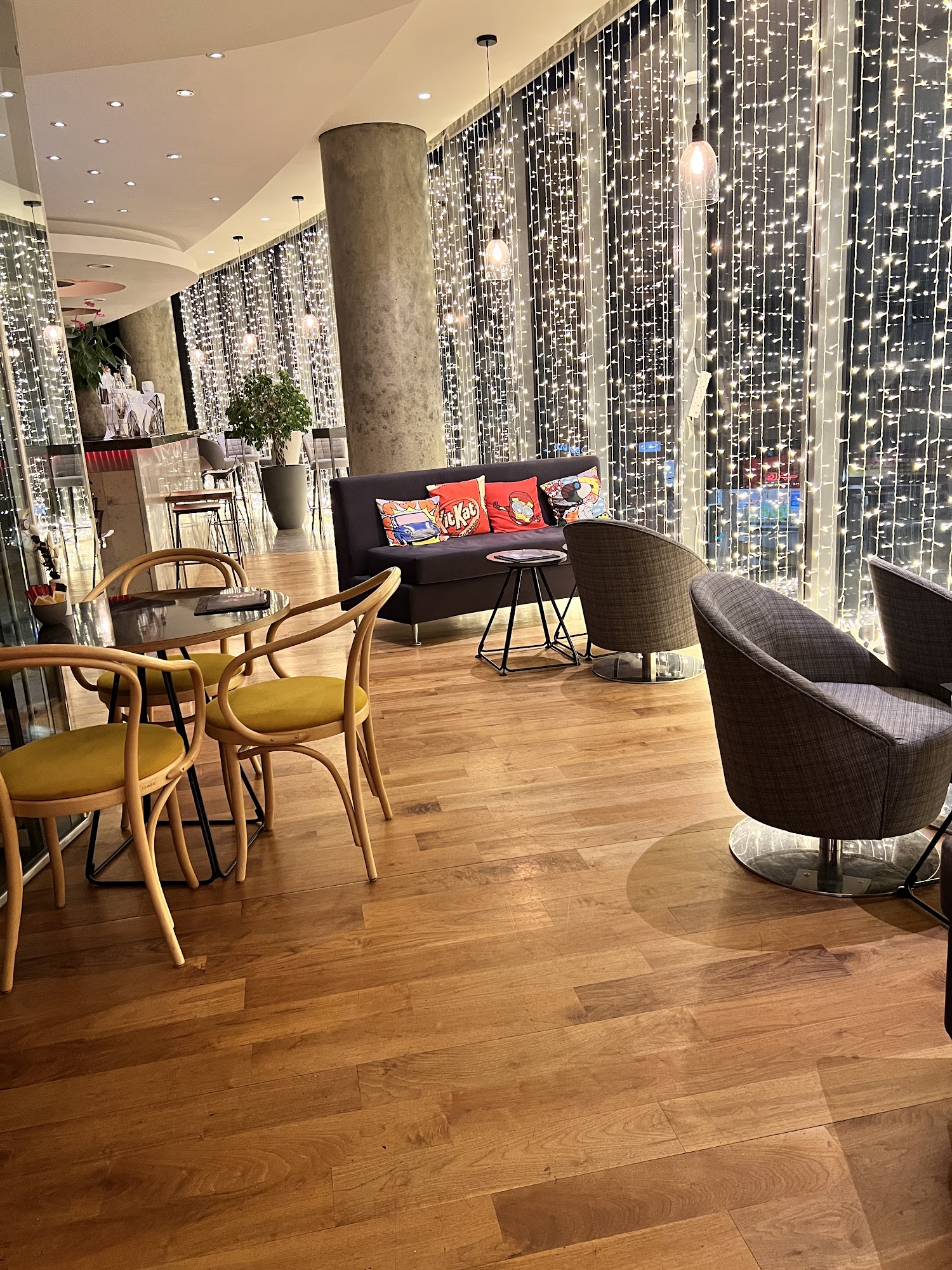 Collage Restaurant at Radisson Blu 12 Smallbrook Queensway, Birmingham