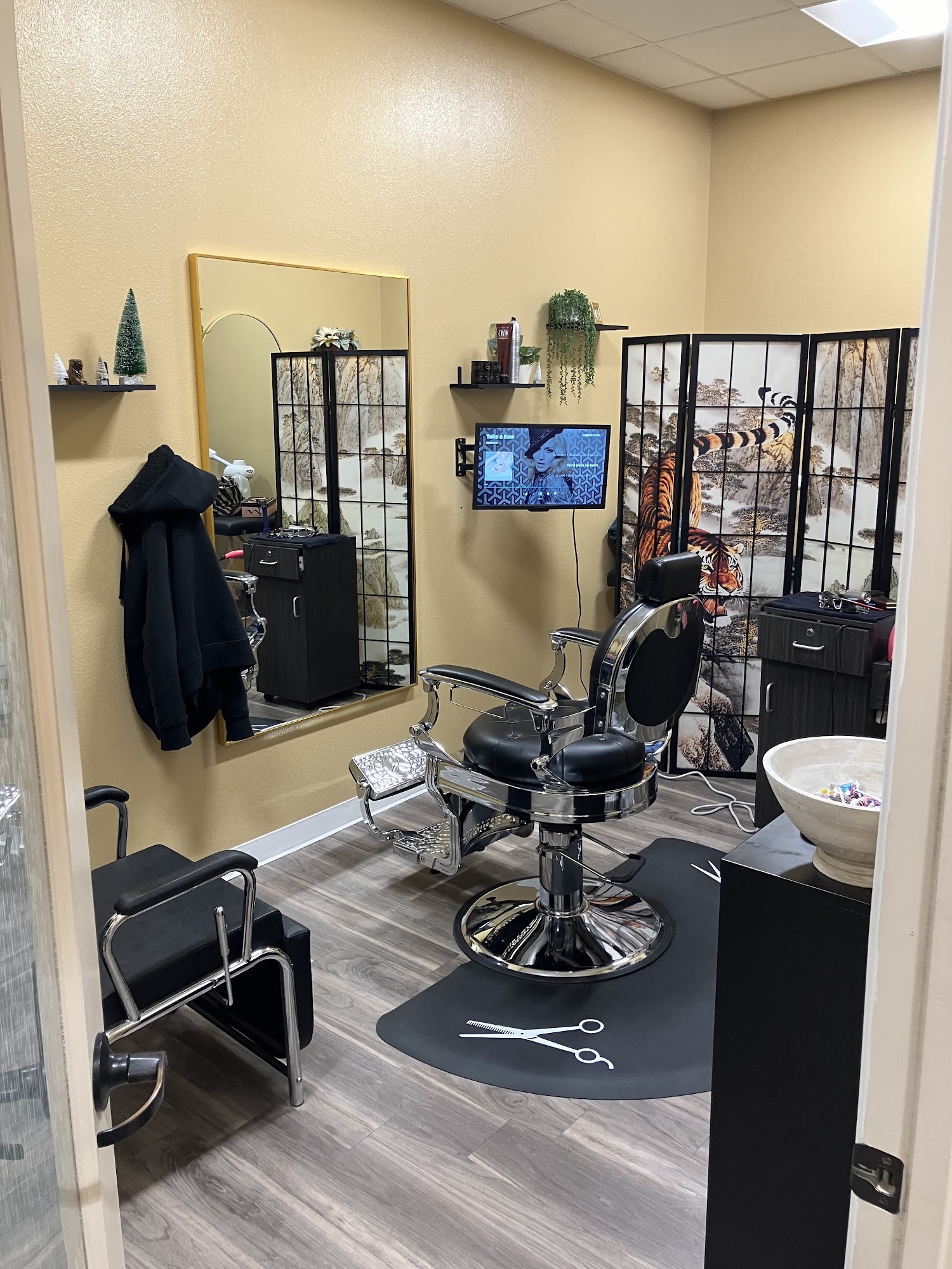 Phenix Salon Suites of Greenfield