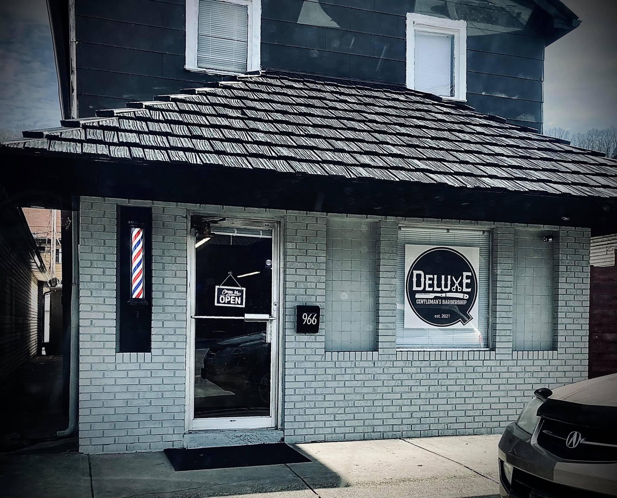 Deluxe Gentleman's Barbershop